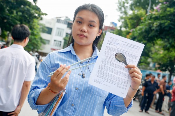 Đề thi môn ngữ văn chạm tới tình yêu quê hương, đất nước rất thiêng liêng Đề thi môn ngữ văn chạm tới tình yêu quê hương, đất nước rất thiêng liêng