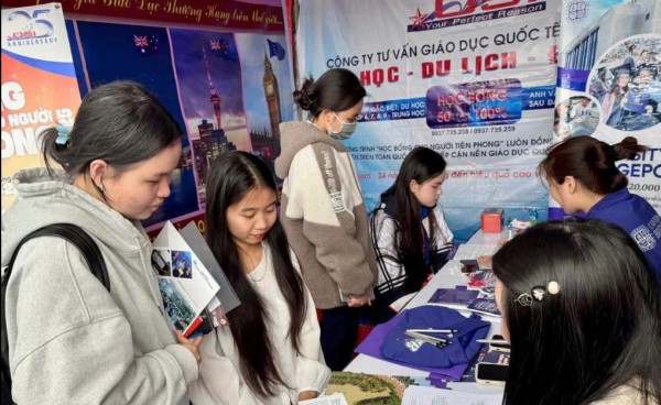 Đề thi tiếng Anh, toán tốt nghiệp THPT khó, có ảnh hưởng xin học bổng du học?