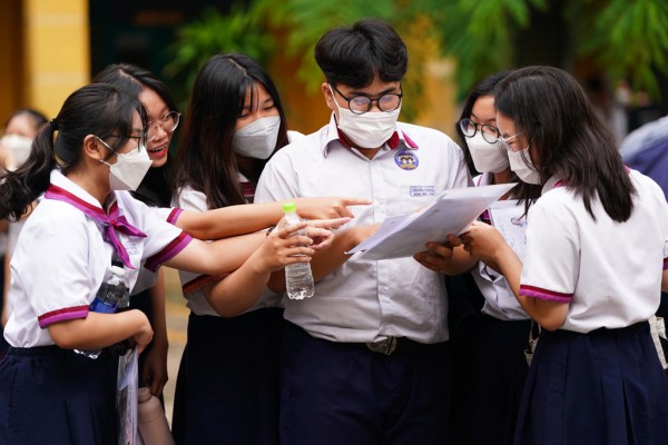 Đề thi tốt nghiệp THPT môn ngữ văn cần thay đổi thế nào từ năm 2025?