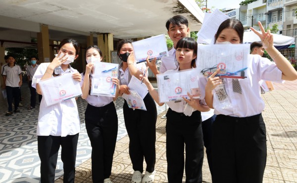 Đề thi văn tốt nghiệp THPT: Nhiều thí sinh Cà Mau tự tin đạt điểm 7 Đề thi văn tốt nghiệp THPT: Nhiều thí sinh Cà Mau tự tin đạt điểm 7