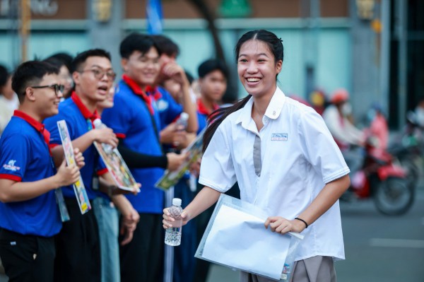 Đề tiếng Anh tốt nghiệp 'chấm dứt' cách học chỉ nhớ công thức, luyện đề khuôn mẫu Đề tiếng Anh tốt nghiệp 'chấm dứt' cách học chỉ nhớ công thức, luyện đề khuôn mẫu