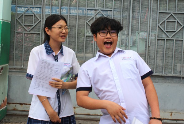 'Đề toán thi lớp 10 TP.HCM mà cho năm ngoái là em thủ khoa rồi' 'Đề toán thi lớp 10 TP.HCM mà cho năm ngoái là em thủ khoa rồi'