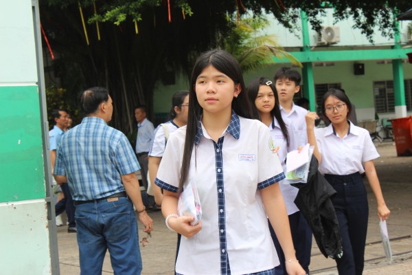 Đề toán thi lớp 10 TP.HCM 'rất dễ', 'dễ một cách ngạc nhiên'!