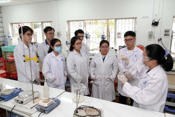 Để trở thành nhà giáo nhân dân, giảng viên phải có 2 bằng độc quyền sáng chế?