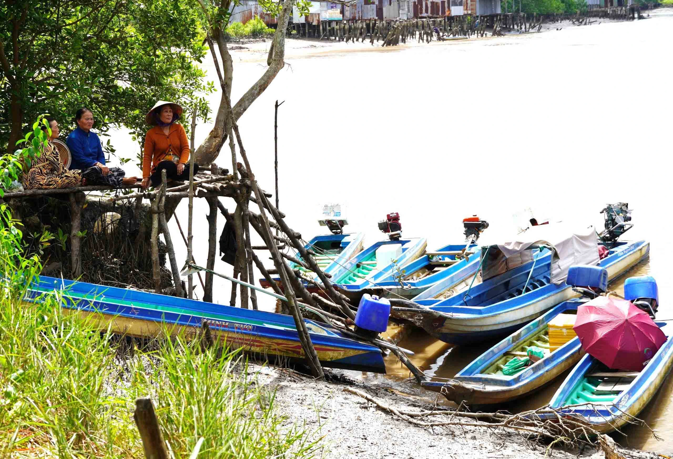 'Đi học' cùng con trên những chuyến đò