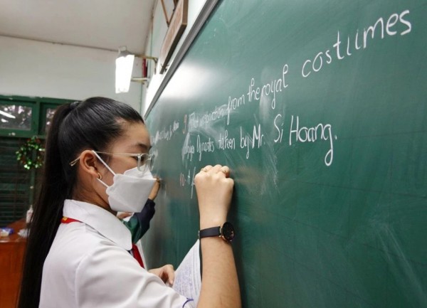 Điểm cao bài viết nhưng gặp lúng túng khi giao tiếp tiếng Anh, vì sao? Điểm cao bài viết nhưng gặp lúng túng khi giao tiếp tiếng Anh, vì sao?