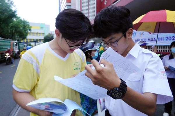 Điểm chuẩn vào ĐH bằng kết quả thi tốt nghiệp THPT tăng hay giảm?