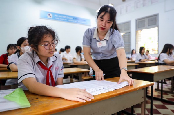 Điểm thi lớp 10 TP.HCM: Môn văn phân loại rõ rệt