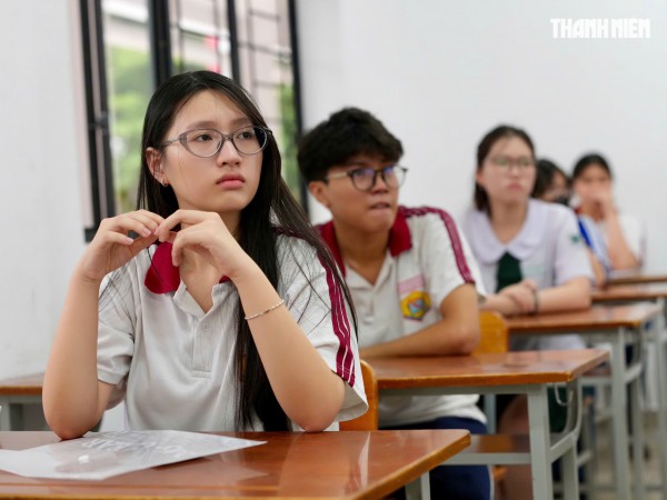 Điểm trung bình tiếng Anh 2025 thấp nhất nhóm tự chọn, thi THPT 2026 cần nhớ gì? Điểm trung bình tiếng Anh 2025 thấp nhất nhóm tự chọn, thi THPT 2026 cần nhớ gì?