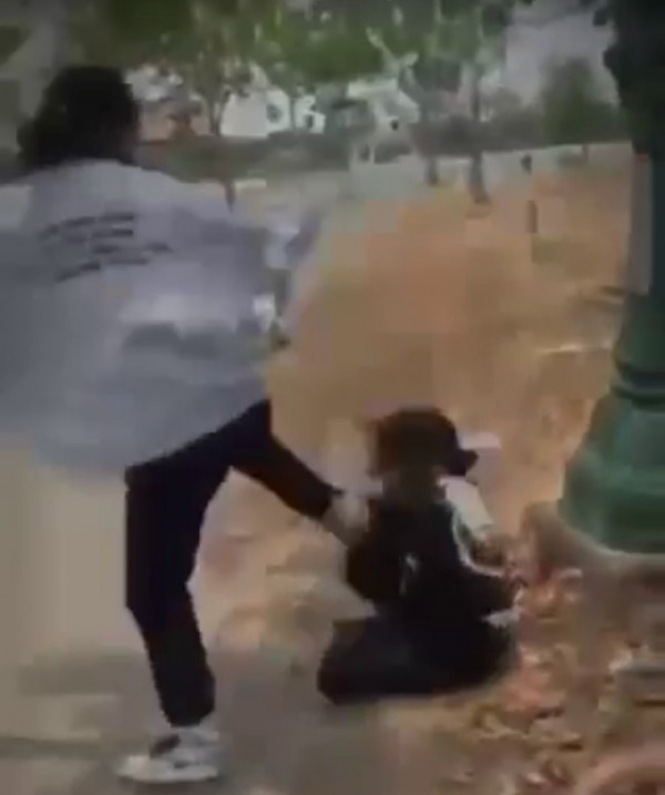 Điều tra nhóm nữ sinh đánh bạn cùng trường rồi dựng clip đưa lên TikTok Điều tra nhóm nữ sinh đánh bạn cùng trường rồi dựng clip đưa lên TikTok
