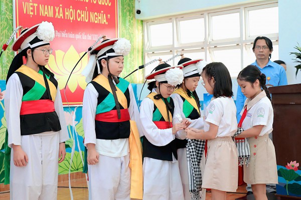 Độc đáo nông nhạc Hàn Quốc ở trường học TP.HCM Độc đáo nông nhạc Hàn Quốc ở trường học TP.HCM