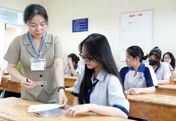Đối sánh điểm thi tốt nghiệp THPT 5 năm: Chênh lệch vùng miền chưa thu hẹp