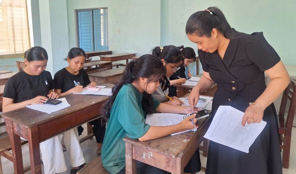 Đồng hành cùng sĩ tử Cơ Tu trước giờ bước vào kỳ thi tốt nghiệp THPT 2025 Đồng hành cùng sĩ tử Cơ Tu trước giờ bước vào kỳ thi tốt nghiệp THPT 2025