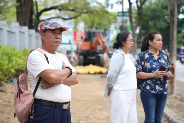 Đứng chờ cháu thi THPT, ông ngoại xúc động nhớ chuyện thi cử 20 năm trước Đứng chờ cháu thi THPT, ông ngoại xúc động nhớ chuyện thi cử 20 năm trước