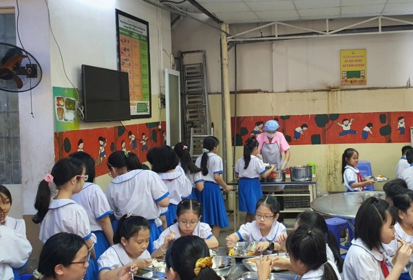 Đừng để con giỏi chữ, kém việc nhà