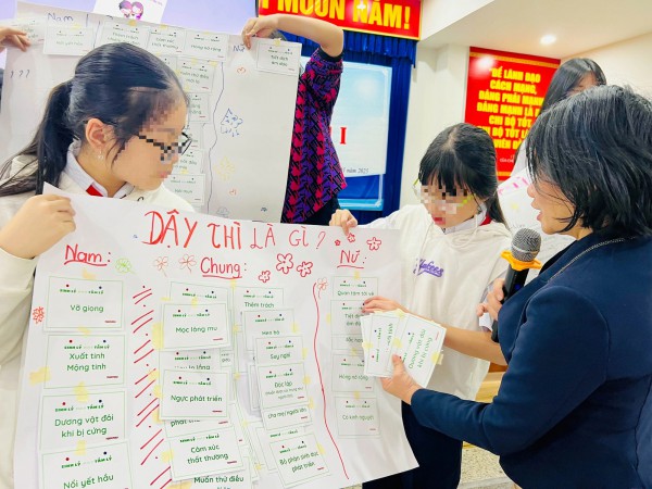Đừng để trẻ phải tự xoay xở giữa 'cơn bão' dậy thì Đừng để trẻ phải tự xoay xở giữa 'cơn bão' dậy thì