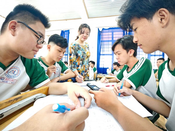 Ôn thi tốt nghiệp THPT theo chương trình mới