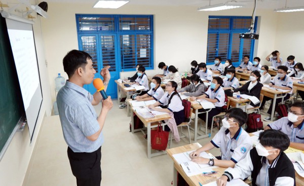 Ứng xử văn minh học đường: Tự kiềm chế là bài học đầu tiên của người thầy