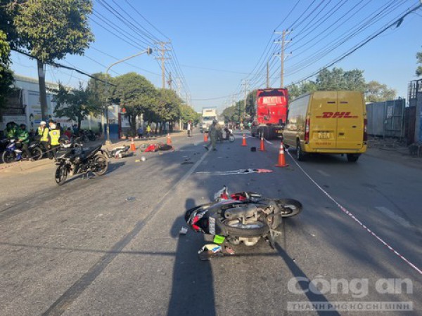 Ba xe máy va chạm, một sĩ quan quân đội tử vong