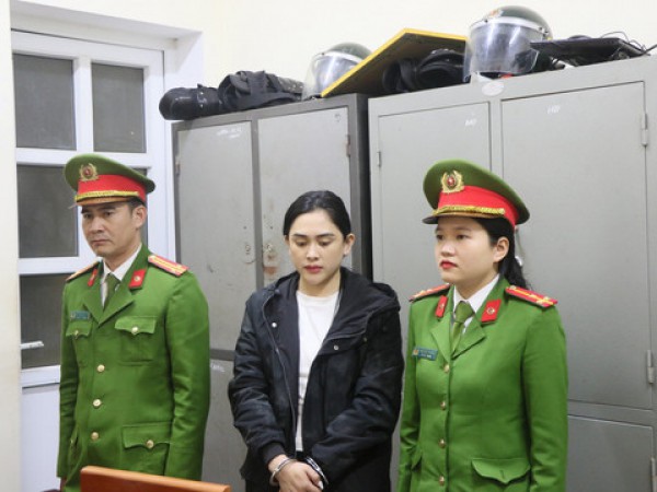 Bắt giam cô gái vi phạm nồng độ cồn lái xe gây tai nạn chết người Bắt giam cô gái vi phạm nồng độ cồn lái xe gây tai nạn chết người