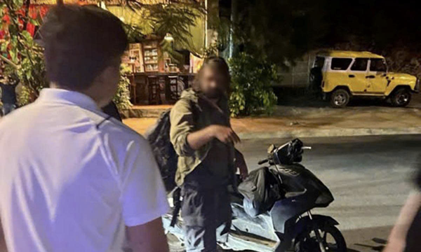Bắt khẩn cấp một du khách nước ngoài có hành vi tấn công Công an rồi bỏ chạy