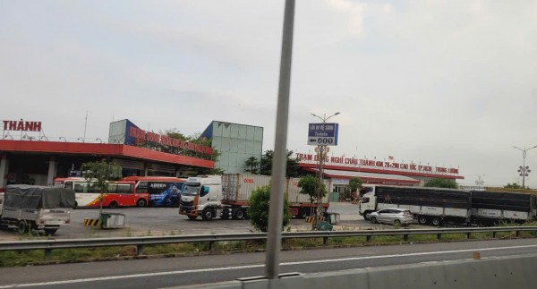 Bé gái 2 tuổi bị ôtô tông tử vong tại trạm dừng chân cao tốc TPHCM - Trung Lương