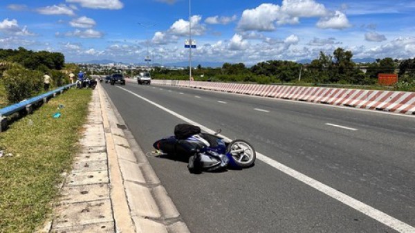 Bị tai nạn tại đường lên dốc Lầu Ông Hoàng, đôi nam nữ thương vong