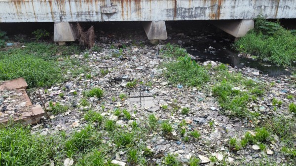 “Biệt đội” Sài Gòn Xanh: Lan toả thông điệp BVMT với hành động “giải cứu kênh rạch ô nhiễm”