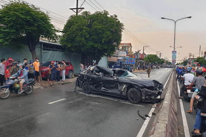 Bình Dương: Ô tô "điên" tông hàng loạt phương tiện, 3 người bị thương