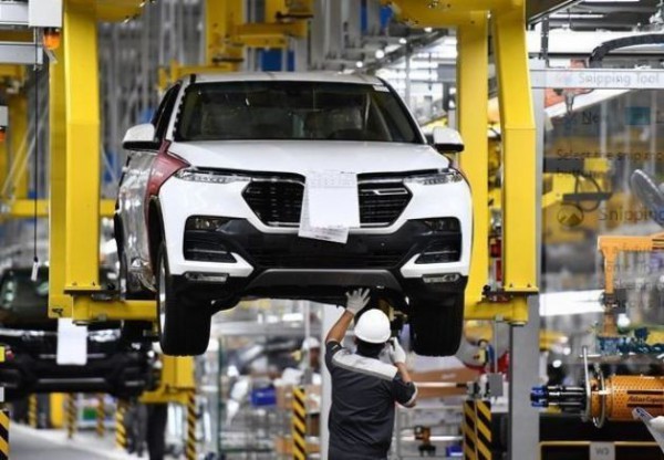 Bộ Công Thương ủng hộ giảm 50% phí trước bạ với xe ô tô trong nước