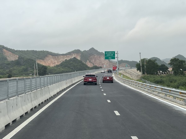 Bộ GTVT đề xuất thí điểm thu phí 9 tuyến cao tốc do Nhà nước đầu tư