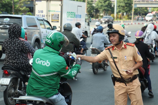 CSGT Công an TPHCM đảm bảo an toàn cho người dân về quê, đi chơi dịp Tết Dương lịch CSGT Công an TPHCM đảm bảo an toàn cho người dân về quê, đi chơi dịp Tết Dương lịch