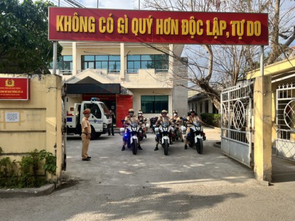 CSGT Công an TPHCM đảm bảo an toàn cho người dân về quê, đi chơi dịp Tết Dương lịch