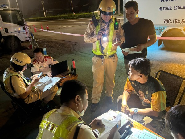 CSGT Công an TPHCM đẩy mạnh xử lý vi phạm tốc độ, nồng độ cồn
