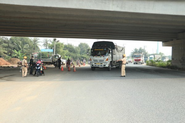 CSGT TPHCM phạt 209 phương tiện ngày đầu cao điểm trên Quốc lộ 1 CSGT TPHCM phạt 209 phương tiện ngày đầu cao điểm trên Quốc lộ 1