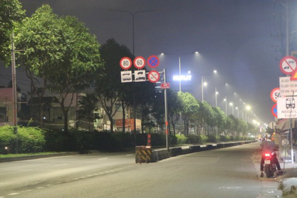 CSGT TPHCM xử lý hàng loạt ô tô chạy quá tốc độ trong đêm