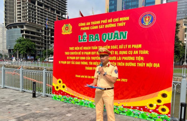 Cảnh sát đường thủy Công an TPHCM ra quân tổng kiểm tra, xử lý vi phạm