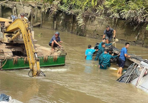 Chìm ghe chở hơn 20 tấn gạo trên sông Bô Kê