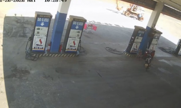 Chủ doanh nghiệp bị xe máy xúc cán tử vong khi đang sửa chữa cây xăng Chủ doanh nghiệp bị xe máy xúc cán tử vong khi đang sửa chữa cây xăng