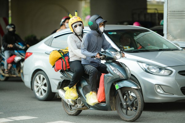 Chưa hết lễ, người dân đã trở lại, cửa ngõ Hà Nội ùn tắc nghiêm trọng