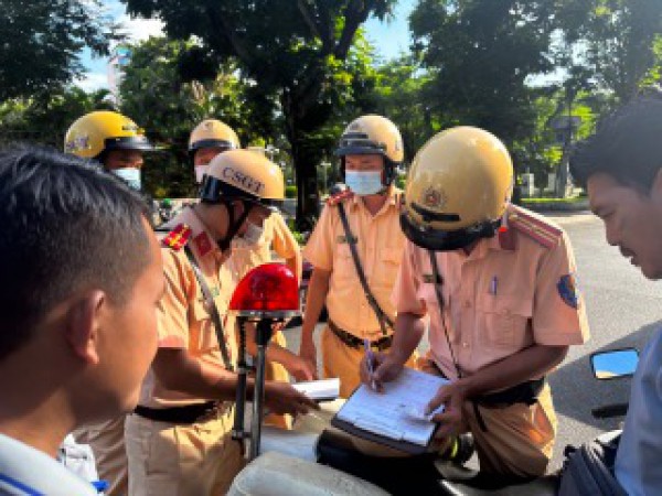 Công an Quận 1: Tổng kiểm tra, xử lý vi phạm đối với ô tô vận tải