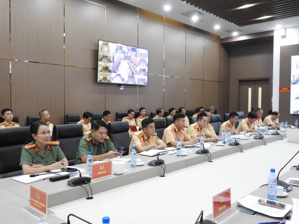 Công an TPHCM: Nhiều cách làm hay trong công tác làm sạch dữ liệu phương tiện, giấy phép lái xe Công an TPHCM: Nhiều cách làm hay trong công tác làm sạch dữ liệu phương tiện, giấy phép lái xe