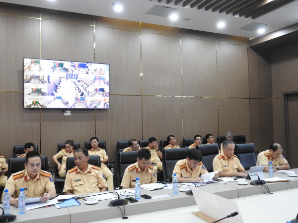 Công an TPHCM: Nhiều cách làm hay trong công tác làm sạch dữ liệu phương tiện, giấy phép lái xe Công an TPHCM: Nhiều cách làm hay trong công tác làm sạch dữ liệu phương tiện, giấy phép lái xe