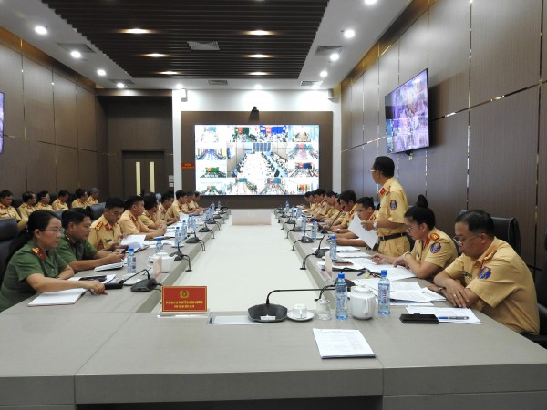 Công an TPHCM: Nhiều cách làm hay trong công tác làm sạch dữ liệu phương tiện, giấy phép lái xe Công an TPHCM: Nhiều cách làm hay trong công tác làm sạch dữ liệu phương tiện, giấy phép lái xe