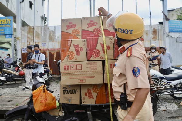 Công an TPHCM: Đẩy mạnh xử lý xe 2, 3 bánh cũ nát, chở hàng cồng kềnh mất an toàn