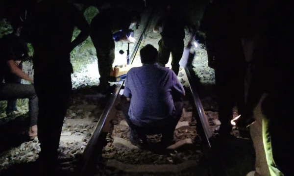 Công an thông báo tìm thân nhân người phụ nữ bị tàu hoả tông tử vong