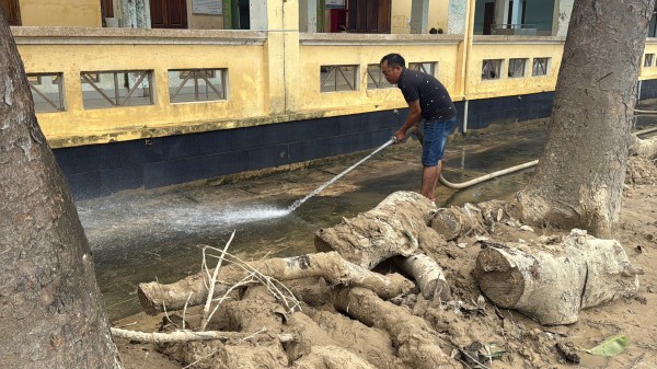 Công an tỉnh Gia Lai thăm hỏi, tri ân CBCS Công an TPHCM hỗ trợ khắc phục hậu quả mưa lũ Công an tỉnh Gia Lai thăm hỏi, tri ân CBCS Công an TPHCM hỗ trợ khắc phục hậu quả mưa lũ