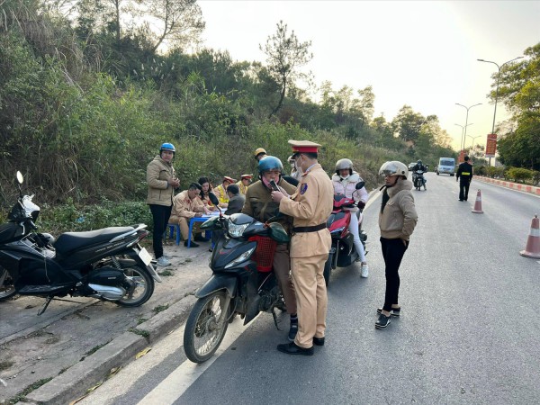 Gần 16.000 tài xế vi phạm nồng độ cồn bị xử lý trong 5 ngày nghỉ lễ