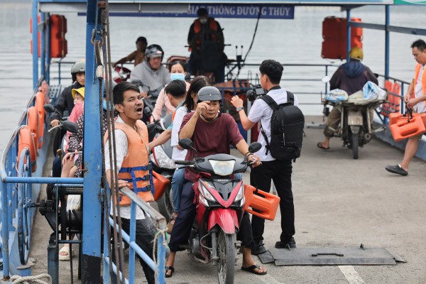 Gia hạn hoạt động phà Bình Quới: CSGT TPHCM tăng cường tuyên truyền, kiểm tra an toàn Gia hạn hoạt động phà Bình Quới: CSGT TPHCM tăng cường tuyên truyền, kiểm tra an toàn