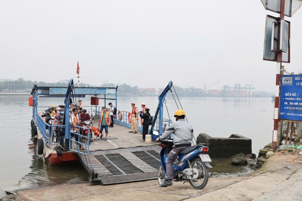 Gia hạn hoạt động phà Bình Quới: CSGT TPHCM tăng cường tuyên truyền, kiểm tra an toàn